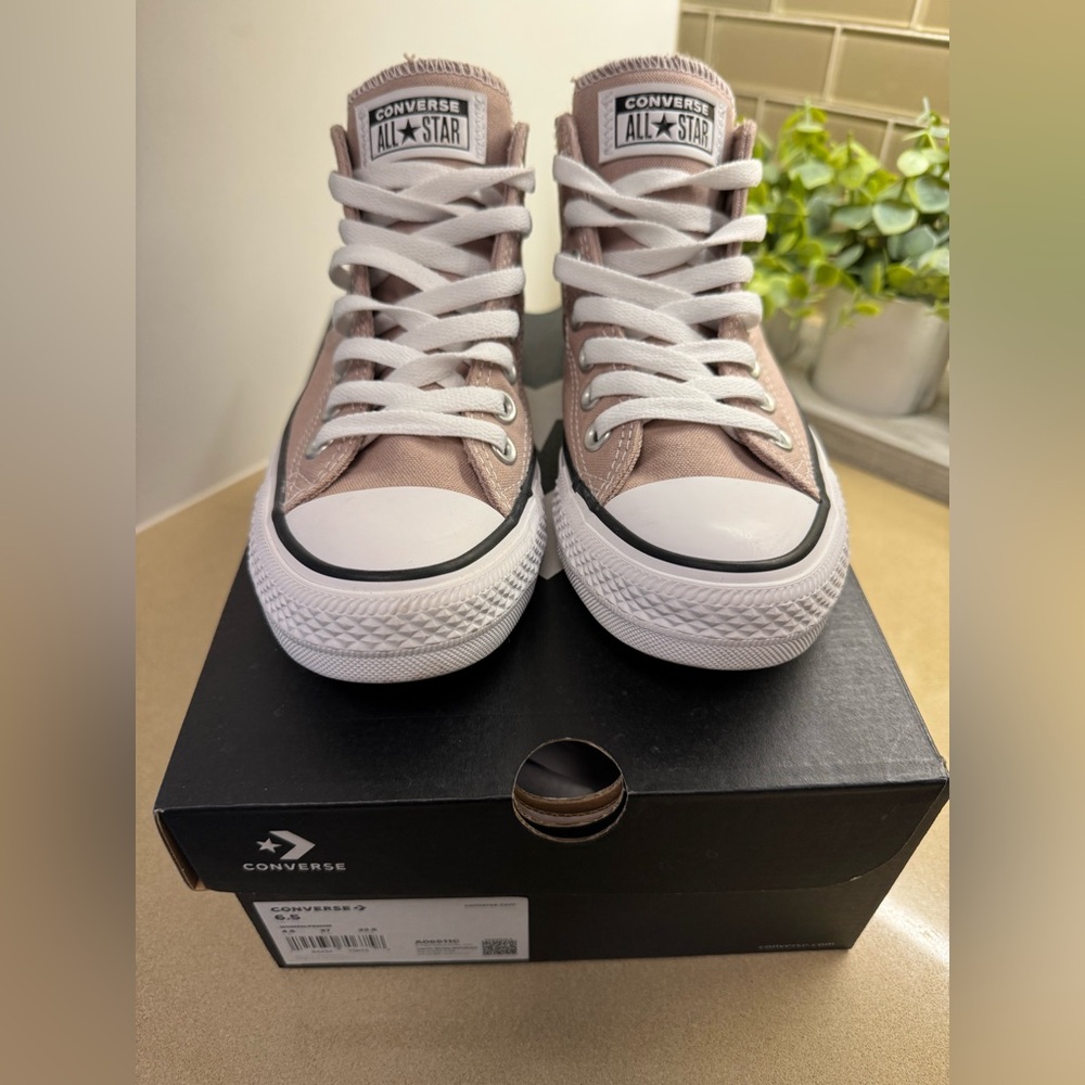 CONVERSE Chuck Taylor All Star Madison Mid Sneaker